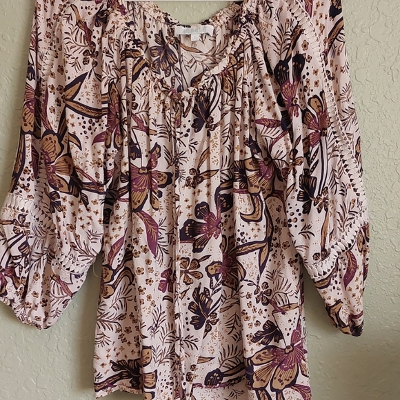 BUNULU Tops - Bunulu Flowy Blouse 100% Rayon Soft 😘